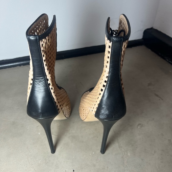 Sold

Giuseppe Zanotti Heels - Picture 8 of 8
